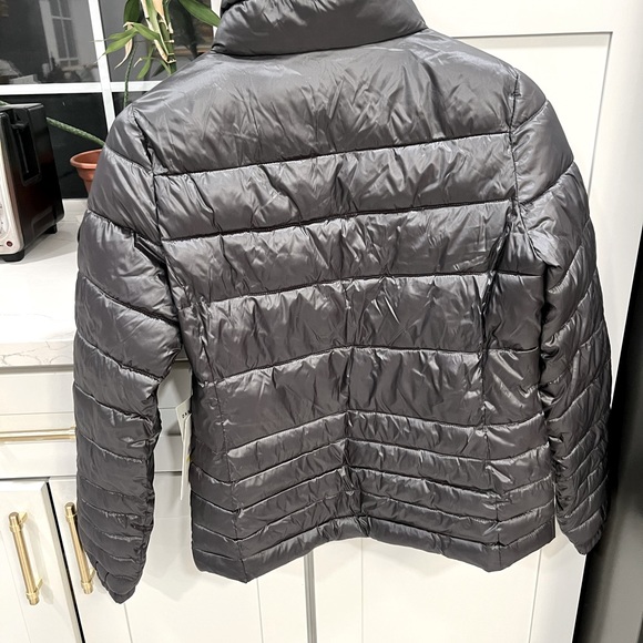 NWT -DKNY sport- puffer jacket. Size M - Picture 2 of 5